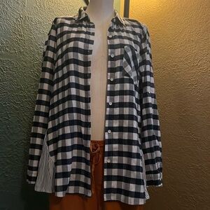Hem and thread blouse in excellent condition